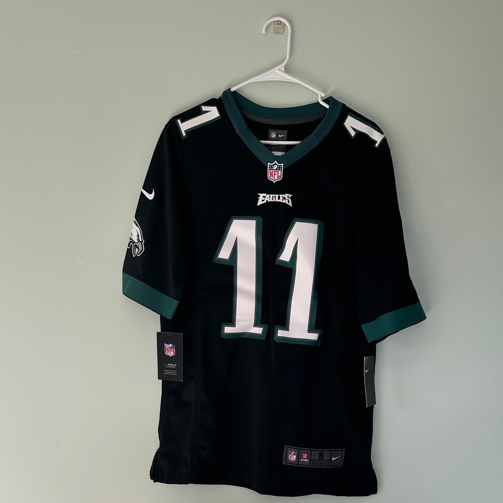 Nike Men's Black and Green Eagles Jersey